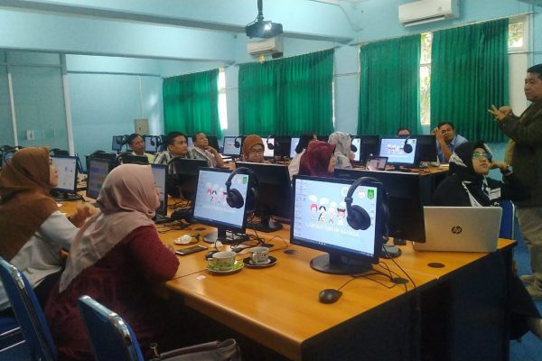 Dosen Sastra Inggris Mengikuti Sosialisasi dan Diseminasi Konsep Baru Pembelajaran Blended e-Learning Versi UNAS